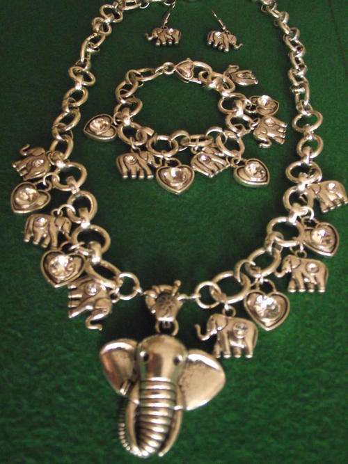 STUNNING VINTORIO COLLECTION TIBETAN SILVER ELEPHANT PENDANT NECKLACE, BRACELET AND EARRING SET