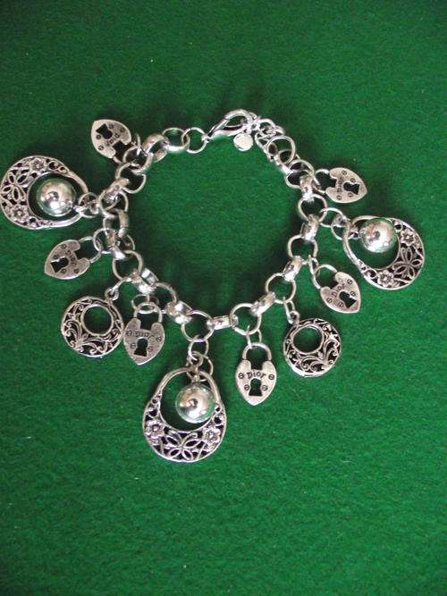 STUNNING VINTORIO COLLECTION TIBETAN SILVER BALLS & FILLIGREE CHARMS BRACELET