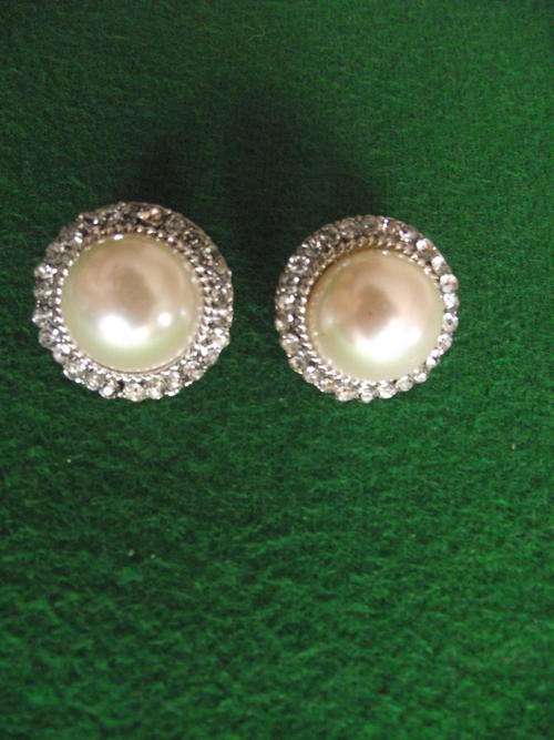 STUNNING EP SILVER ROUND FEAUX PEARL & CRYSTALS EARRINGS