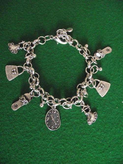 LOVELY VINTORIO COLLECTION  SILVER  CHARMS BRACELET