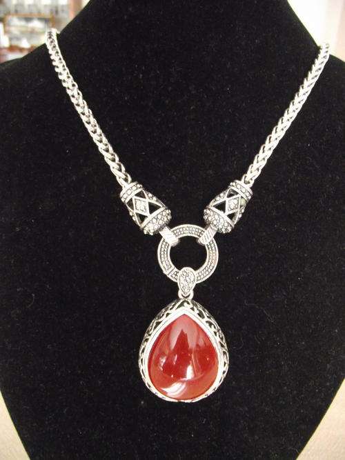 STUNNING VINTORIO COLLECTION RED PENDANT NECKLACE