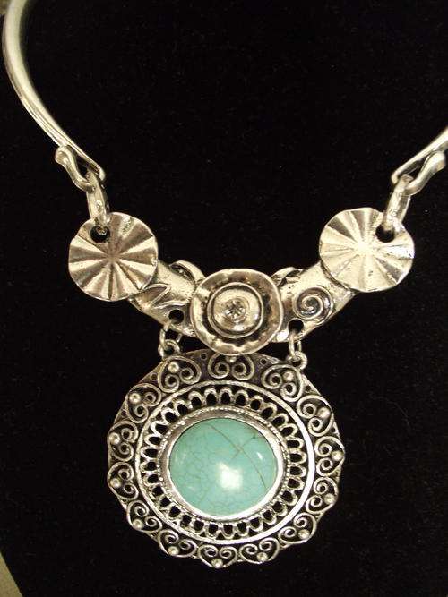 BEAUTIFUL TIBETAN SILVER TURQUOISE PENDANT CHOKER