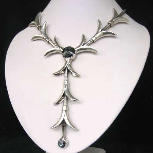 BEAUTIFUL CRYSTAL DANGLE NECKLACE