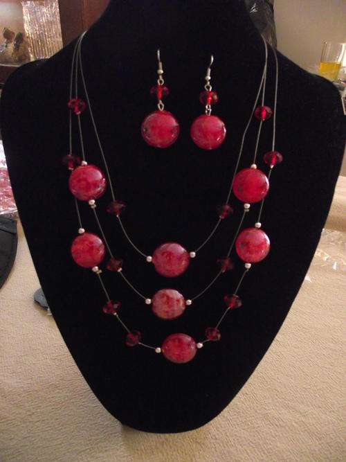 GORGEOUS RED FLOATING MURAN GLASS BEADS NECKLACE & EARRINGS SET