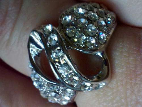 LOVELY SILVER RHINESTONE SWIRL RING SIZE 7