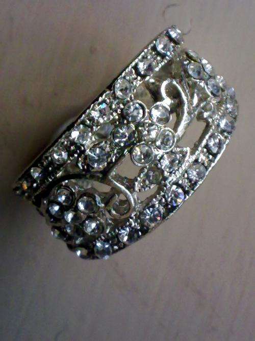 LOVELY SILVER COATED CRYSTAL BAND RING # 8