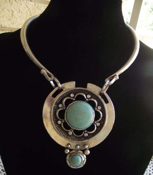 BEAUTIFUL TIBETAN SILVER TURQUOISE PENDANT CHOKER