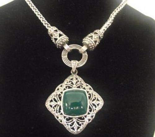 ***LAST ONE***GORGEOUS GREEN PENDANT & NECKLACE