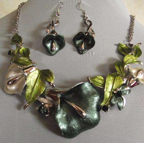FLOWER BOUQUET COLLECTION*** Green Enameled Necklace & Earrings Set