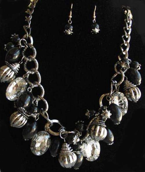 Gorgeous Black Beads & Crystals Necklace & Earrings Set