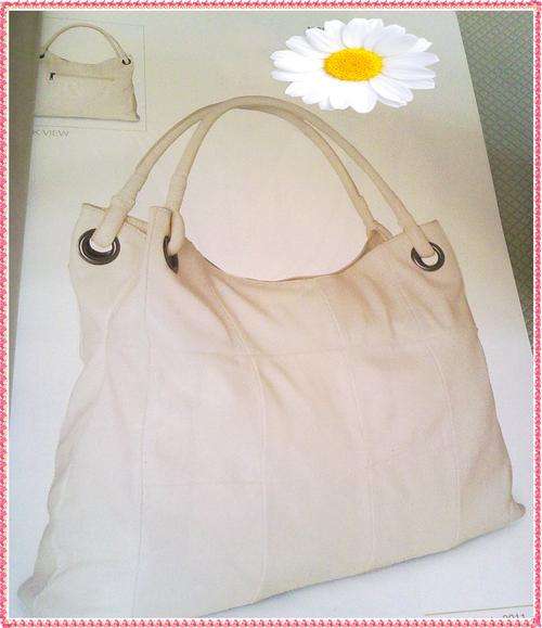 **STUNNING!!** EVERY WOMAN MUST HAVE DESIGNER INSPIRED HUGE WHITE LEATHER HANDBAG !!