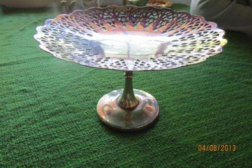 VERY PRETTY CAKE STAND - EPNS