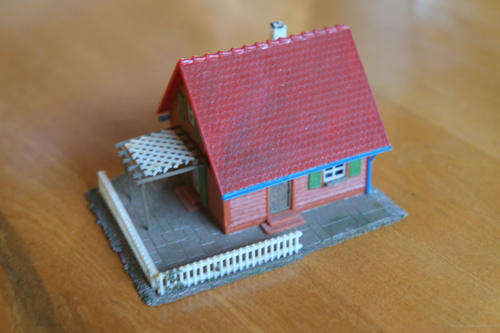 HO scale model house