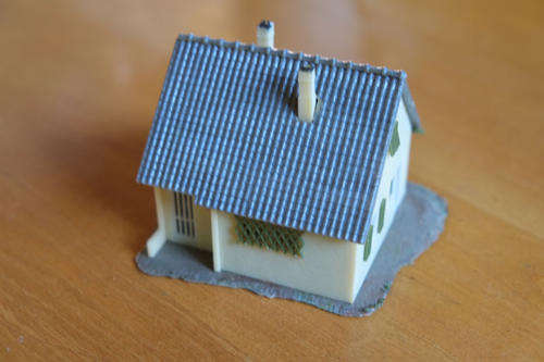 HO scale model house