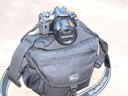 Olympus E410 plus 14-42 zoom lens