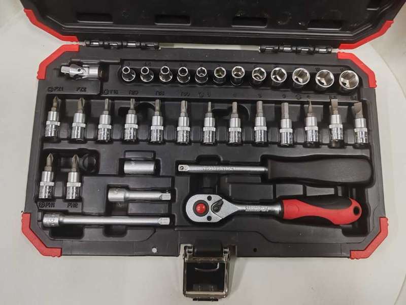 Gedore Red 1/4 Inch Socket Set - 33 Piece R49003033