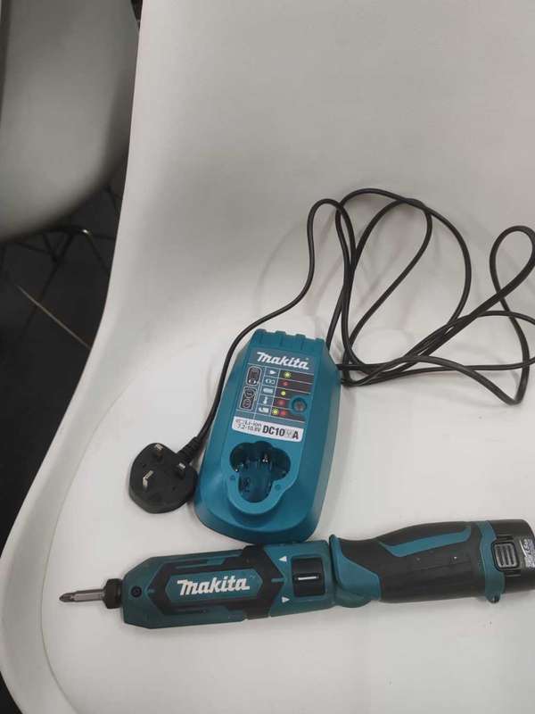 Makita TD022D 7.2V 1.5Ah Li-ion Cordless Impact Driver With Charger