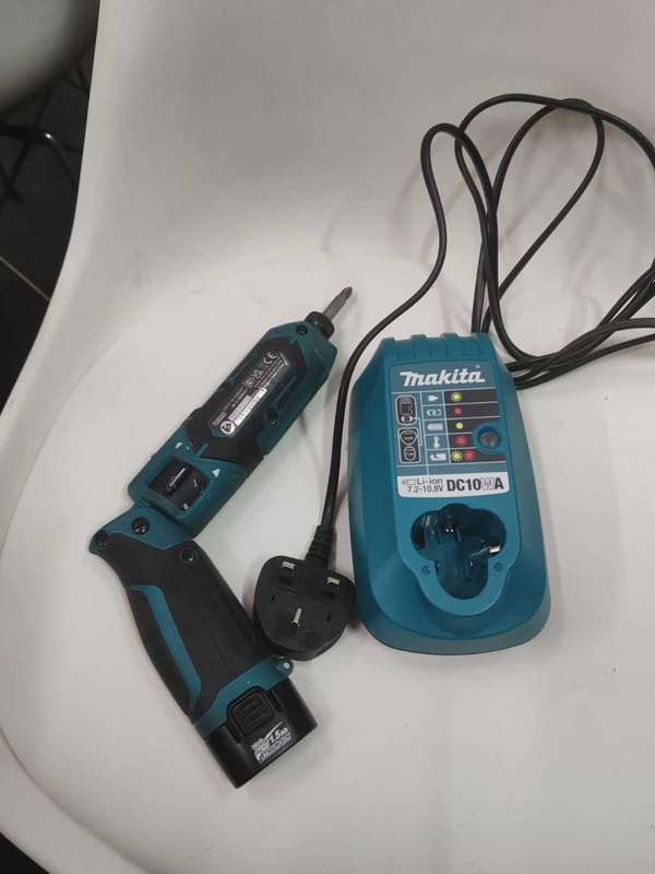 Makita TD022D 7.2V 1.5Ah Li-ion Cordless Impact Driver With Charger
