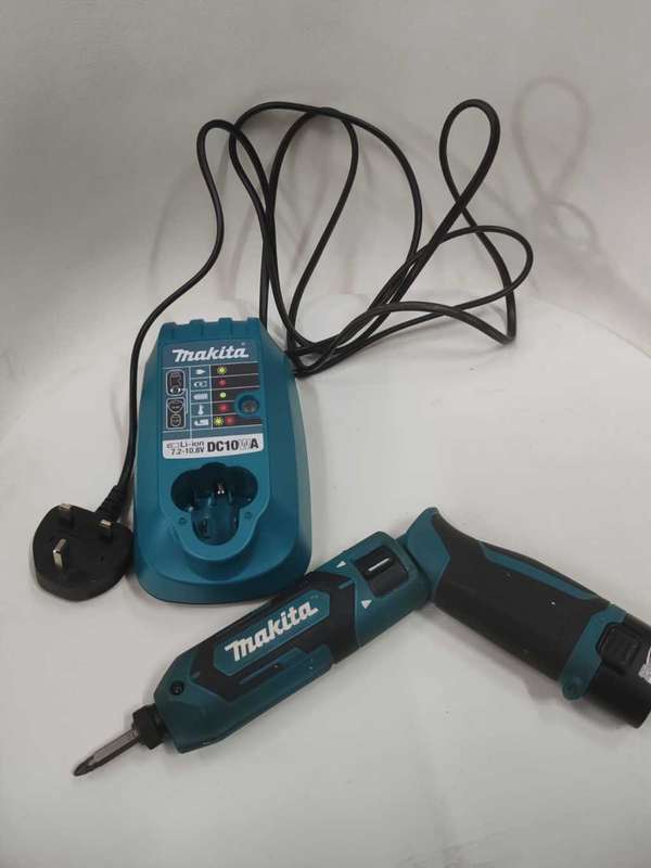 Makita TD022D 7.2V 1.5Ah Li-ion Cordless Impact Driver With Charger