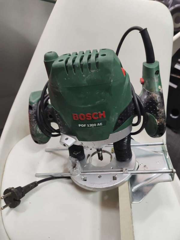 Bosch - Router POF 1200 AE (TOOL)