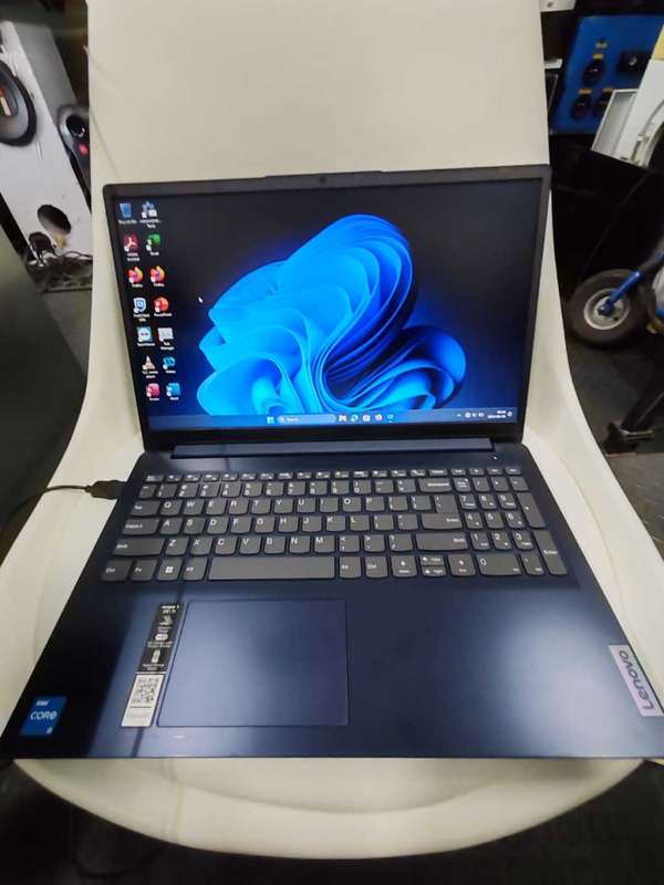 Lenovo IdeaPad 1 Laptop | I3 1215U | 8GB | 256GB SSD | 15.6 FHD | Win 11 Pro