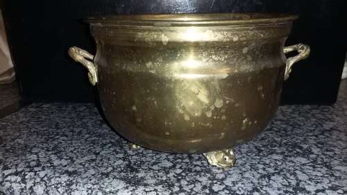 Medium brass pot