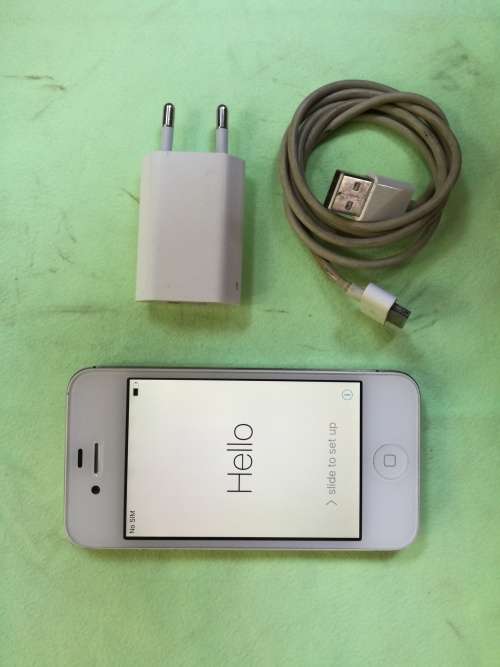 Apple iPhone 4S - WHITE - GREAT CONDITION!!!