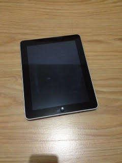 Apple iPad 1 + Original Flip Case - Great Condition!