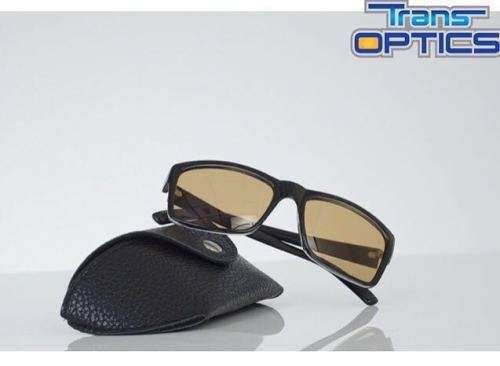Anti-glare UV-protection sunglasses that automatically adjust with the light