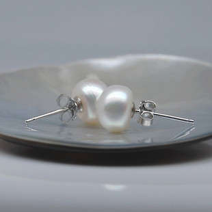 100% GENIUNE fresh water pearl earings