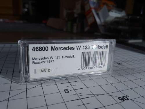BUSCH Mercedes-Benz 230TE W123 Estate HO Scale - 1/87
