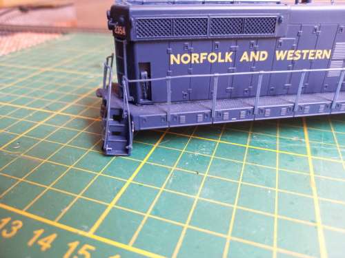 WALTHERS Proto 2000 EMD GM SD7 Body Shell Damaged HO Scale - 1/87