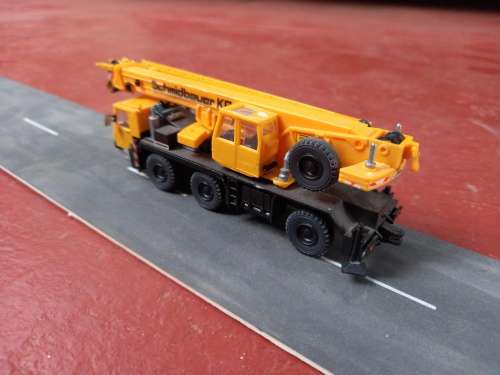 KIBRI Liebherr Mobile Crane Truck HO Scale - 1/87