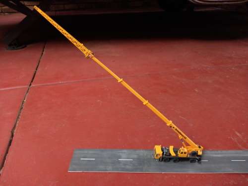 KIBRI Liebherr Mobile Crane Truck HO Scale - 1/87