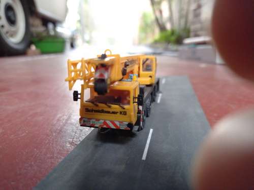 KIBRI Liebherr Mobile Crane Truck HO Scale - 1/87