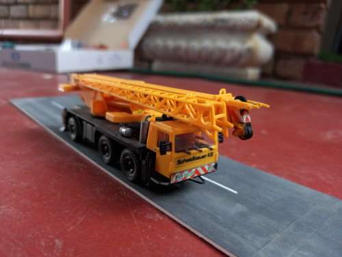KIBRI Liebherr Mobile Crane Truck HO Scale - 1/87