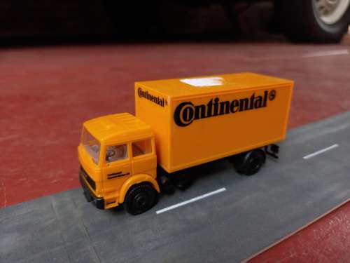 HERPA Iveco `Continental` Tyres Box Truck HO Scale - 1/87