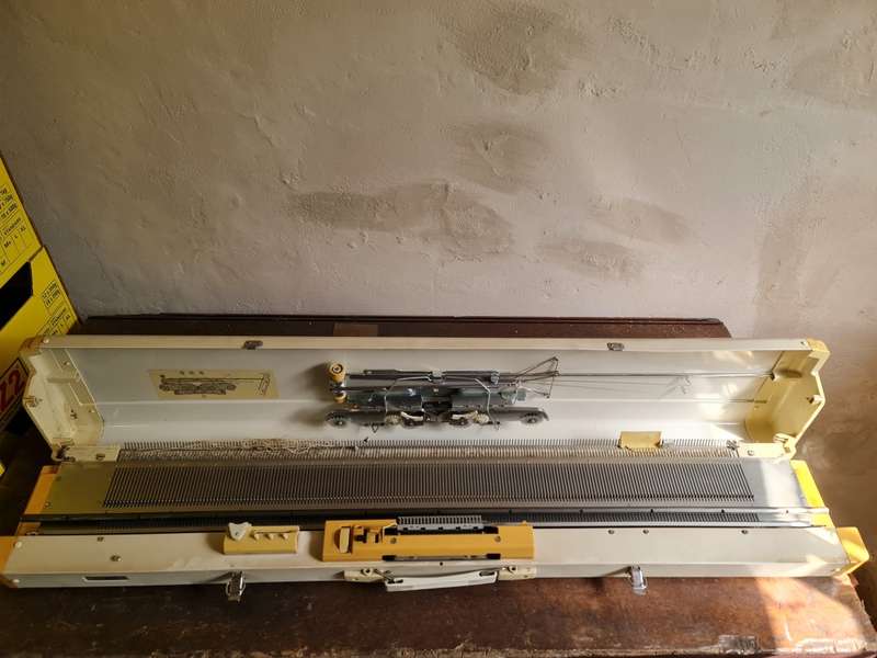 Empisal 260k Knitting Machine