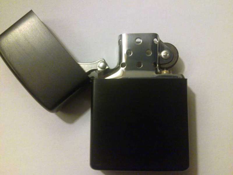 Star Quality Flip Top Lighter (Black)