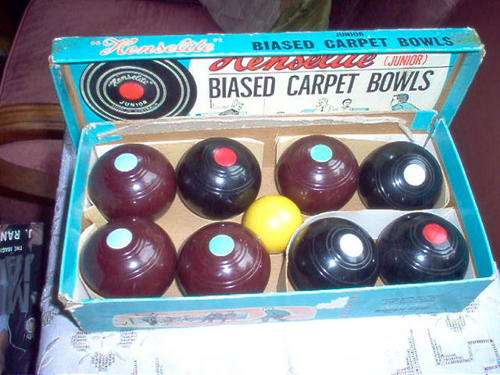 HENSELITE CARPET BOWLS BOXED.