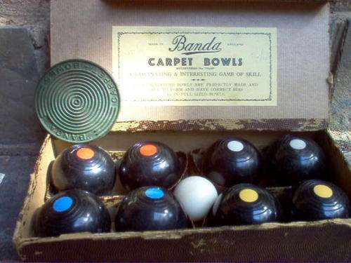 SET "BANDA" CARPET BOWLS.
