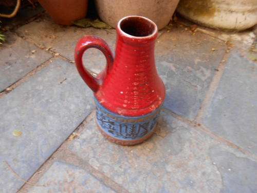 RED AND BLUE W. GERMAN POT WITH HANDLE.