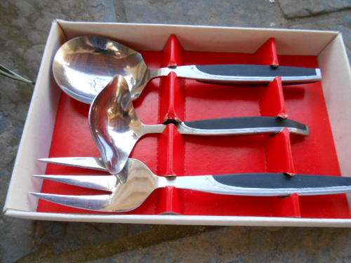 HOSTESS SERVERS IN ORIGINAL BOX.