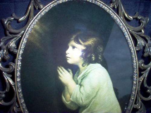 OVAL FRAMED PRINT CHILD PRAYING