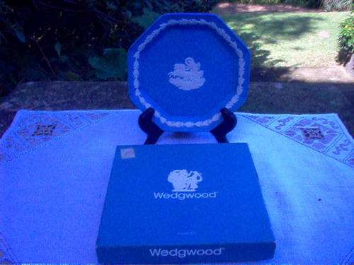 PALE BLUE OCTAGONAL JASPER WARE TRAY