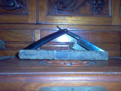 J A Henckelssolingen zwillingswerk cut- throat razor