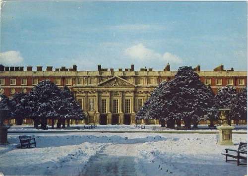 POSTCARD Hampton Court Palace