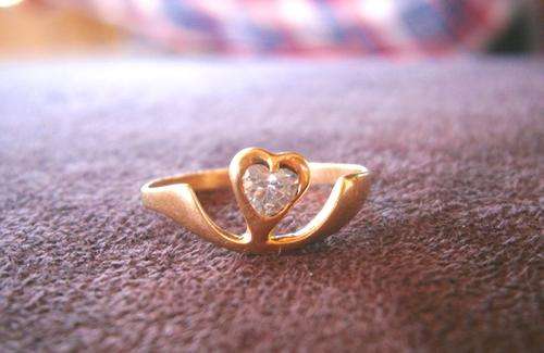 Beautiful Heart Shaped Gold Diamond Ring!