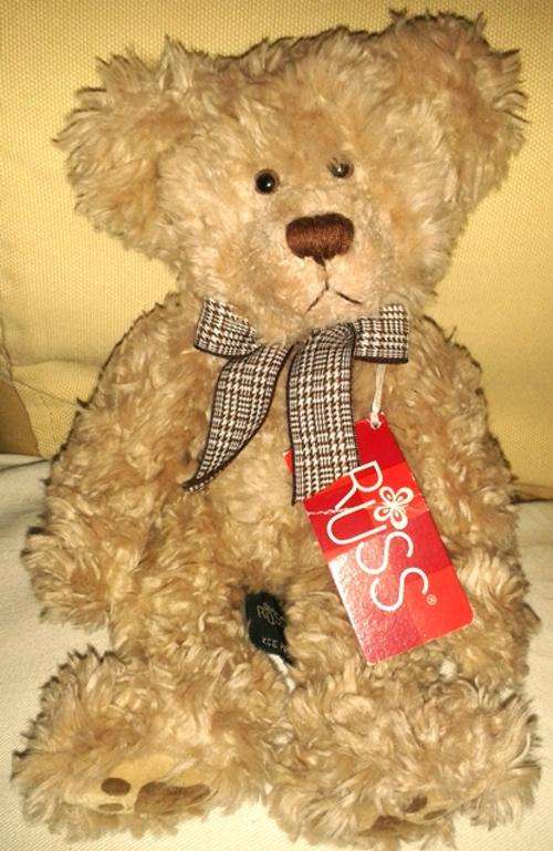 Russ Berrie - Thornbury! Collectable from bears from the past! Item no 100442.