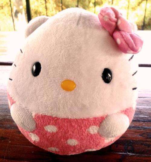 TY Beanie Ballz.  Hello Kitty!